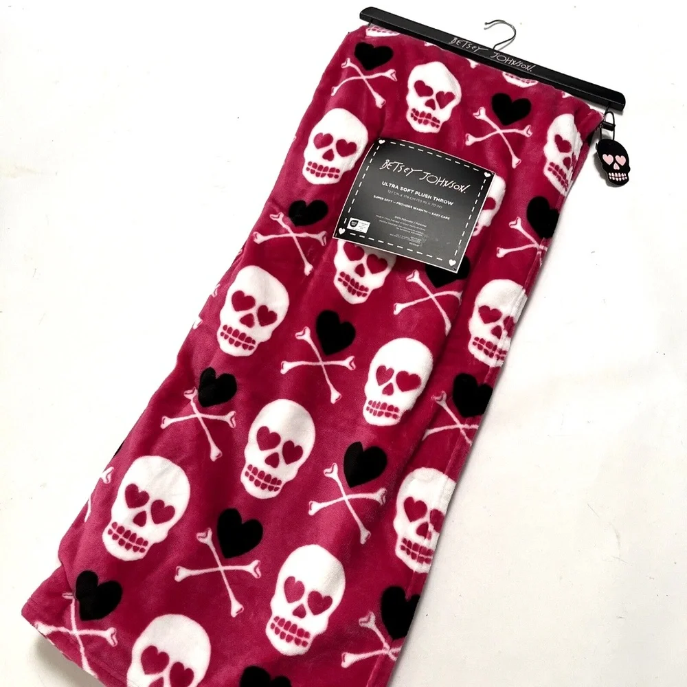 Betsey Johnson Plush Throw Blanket Pink Skull Hearts 50x70 Ultra Soft NWT